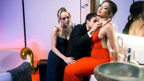 Riley Jean and Scarlett Alexis are enjoying FFM sex so freaking much